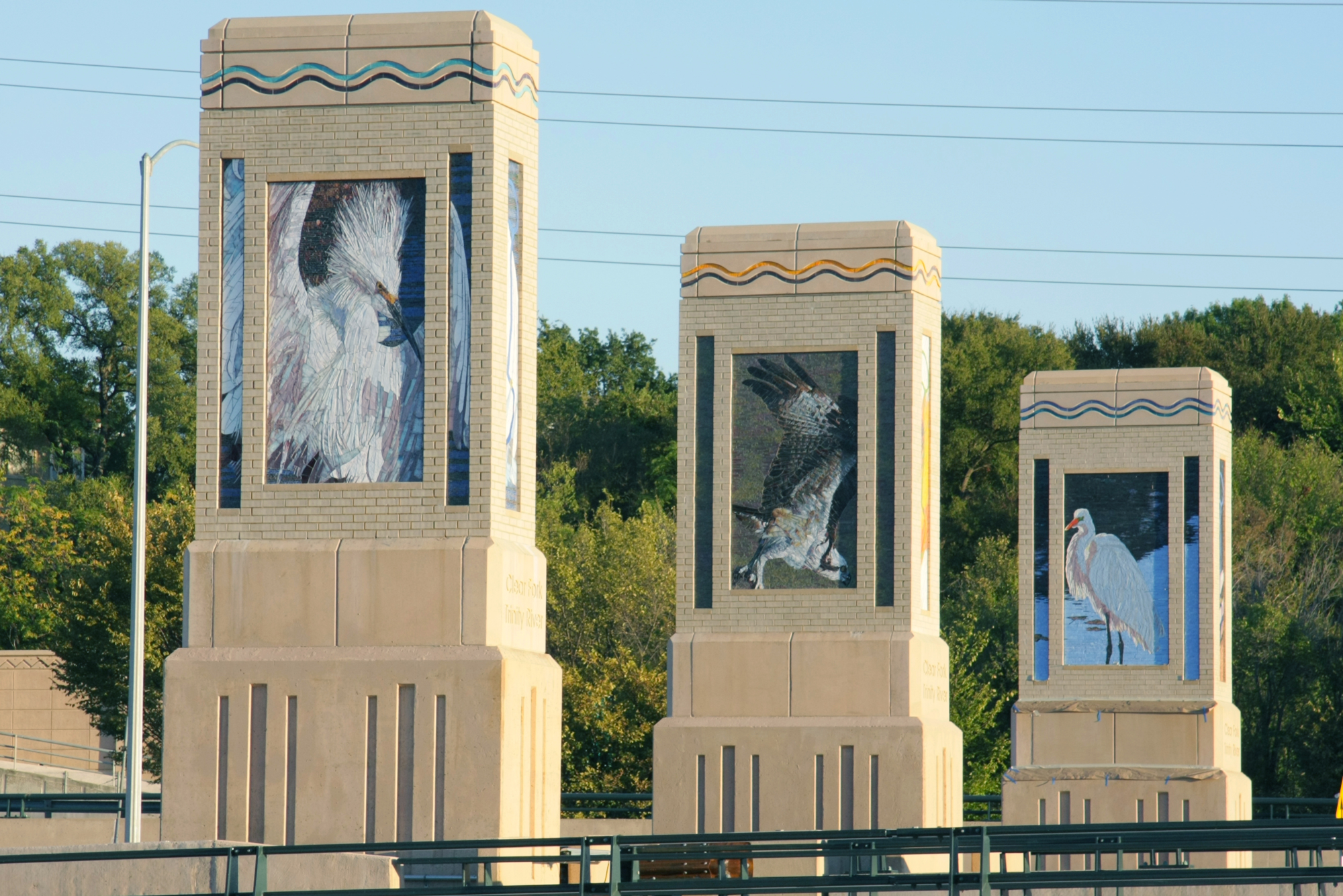 Chisholm Trail Parkway Courtesy of Fort Worth Public Art Trinity Water Fowl and Water Crossing Markers Norie Sato, 2015 Cut stone and glass mosaic Chisholm Trail Parkway, Fort Worth, Texas Photos by Ralph Lauer